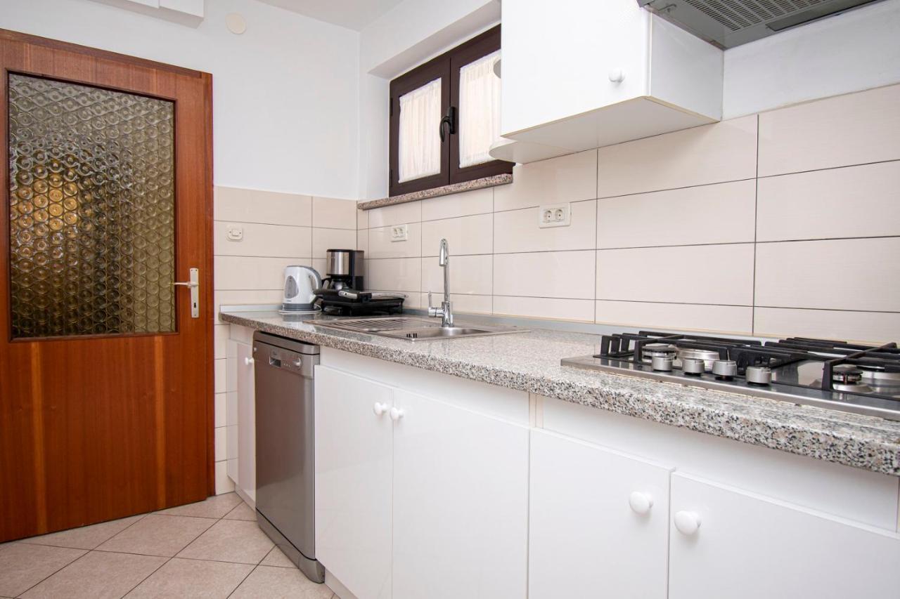 Holiday Apartment 50M From The Beach Pjescana Uvala Eksteriør bilde