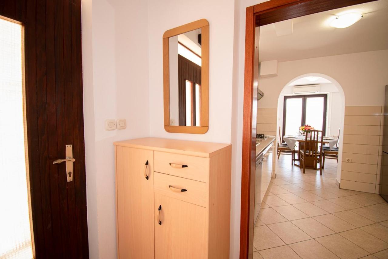 Holiday Apartment 50M From The Beach Pjescana Uvala Eksteriør bilde